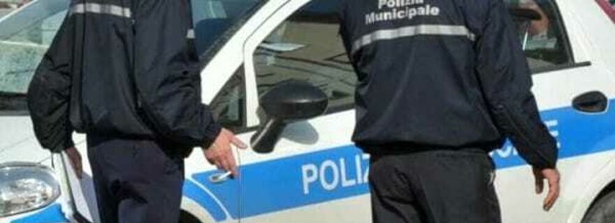 Coronavirus, caos a Napoli: positivi 11 vigili e un dipendente della Linea 1 della Metro