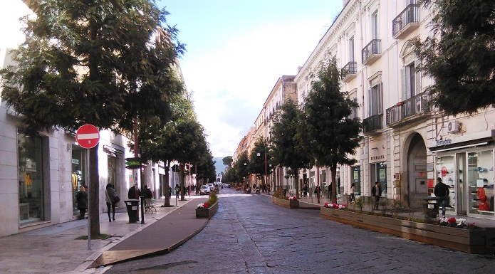 Caserta, Corso Trieste in rovina: Galleria rifugio per i clochard