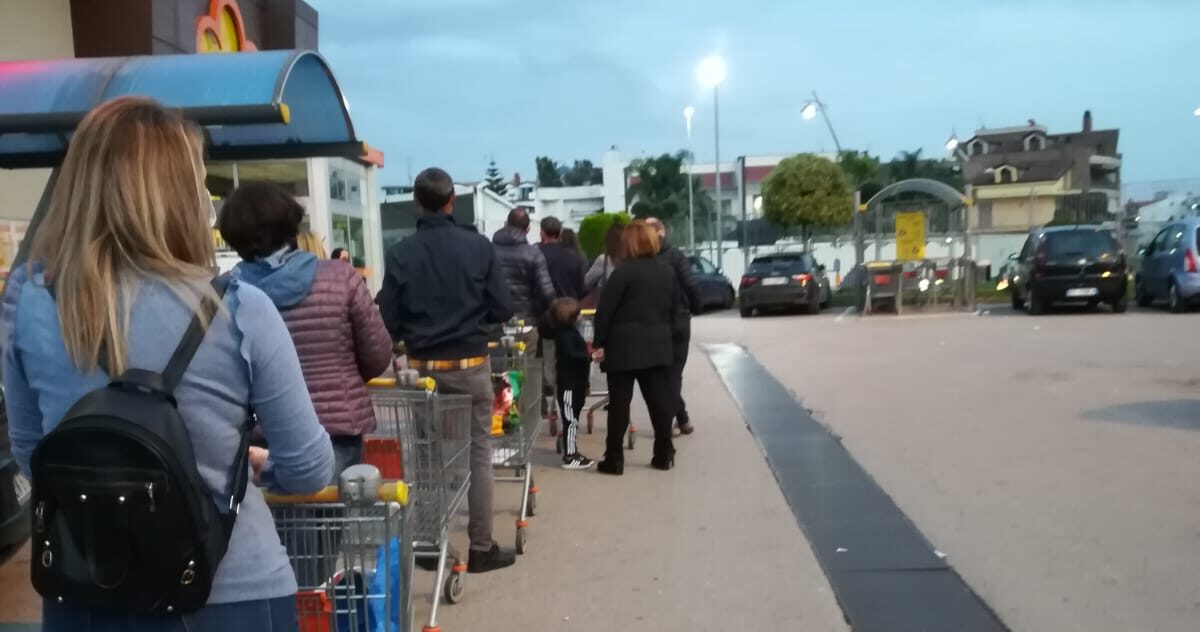 Supermercati presi d’assalto a Napoli e provincia