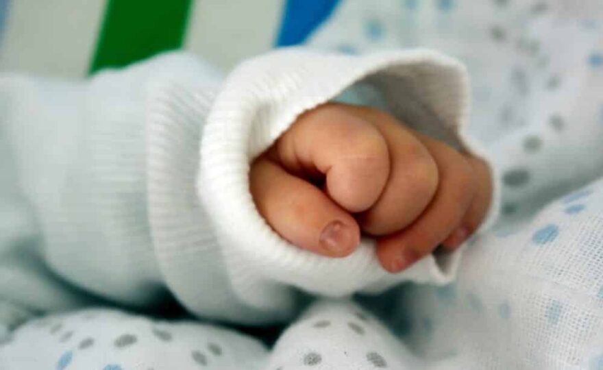 Tragedia in provincia di Caserta. Un bimbo di soli 4 mesi è stato trovato morto in culla dopo la poppata
