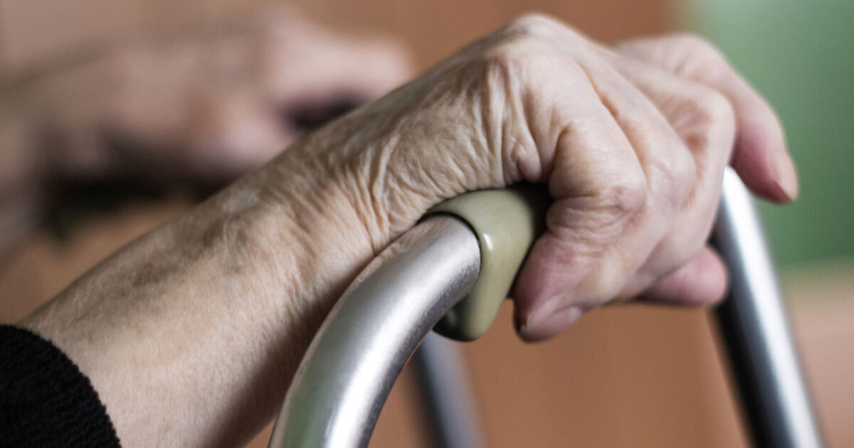 Casoria: Anziano disabile aggredito e pestato da una babygang