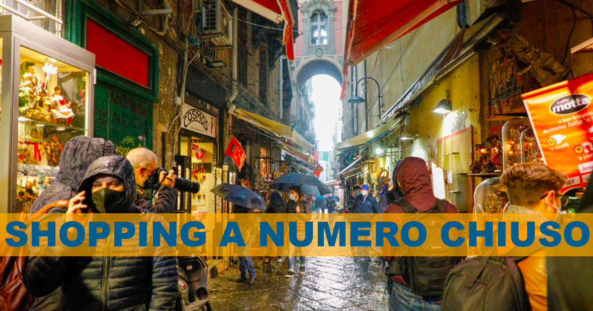 Covid, Codacons: a Napoli istituire numero chiuso nelle vie dello shopping