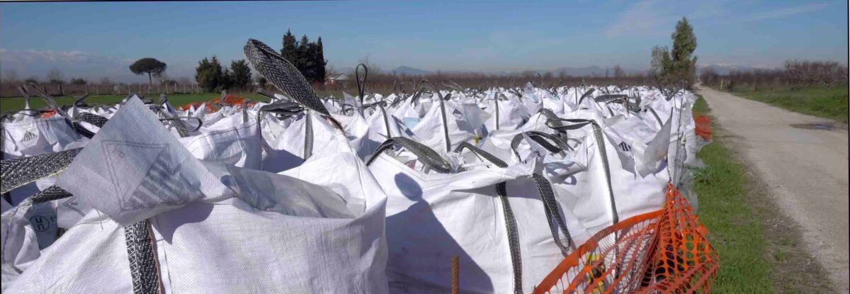 Giugliano: “Terra dei Fuochi” ancora non rimossi i rifiuti a Casacelle