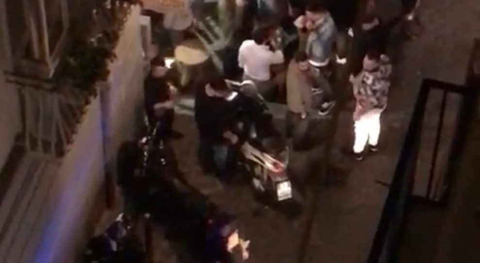 Napoli, Il virus non esiste nei quartieri spagnoli: Brindisi e Bevute senza sosta nei weekend