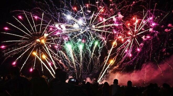 Portico di Caserta: divieto di sparare fuochi  d’artificio
