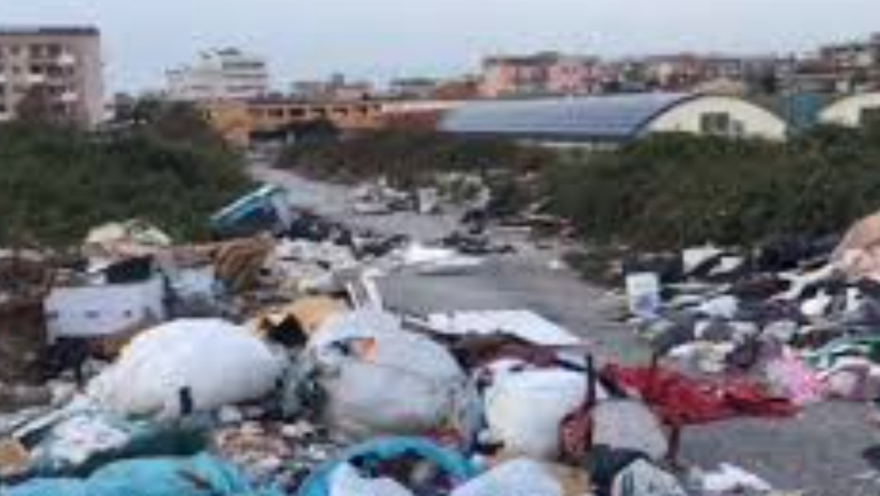 Casoria: Rampe della Sp1 “Circumvallazione esterna” ancora chiuse e sommerse di rifiuti