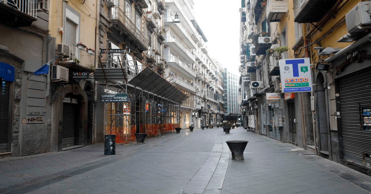 Napoli schiacciata da Covid, rapine e stese: “Non possiamo reggere ancora per molto”