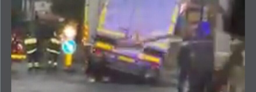 Volla: Camion inghiottito in una voragine