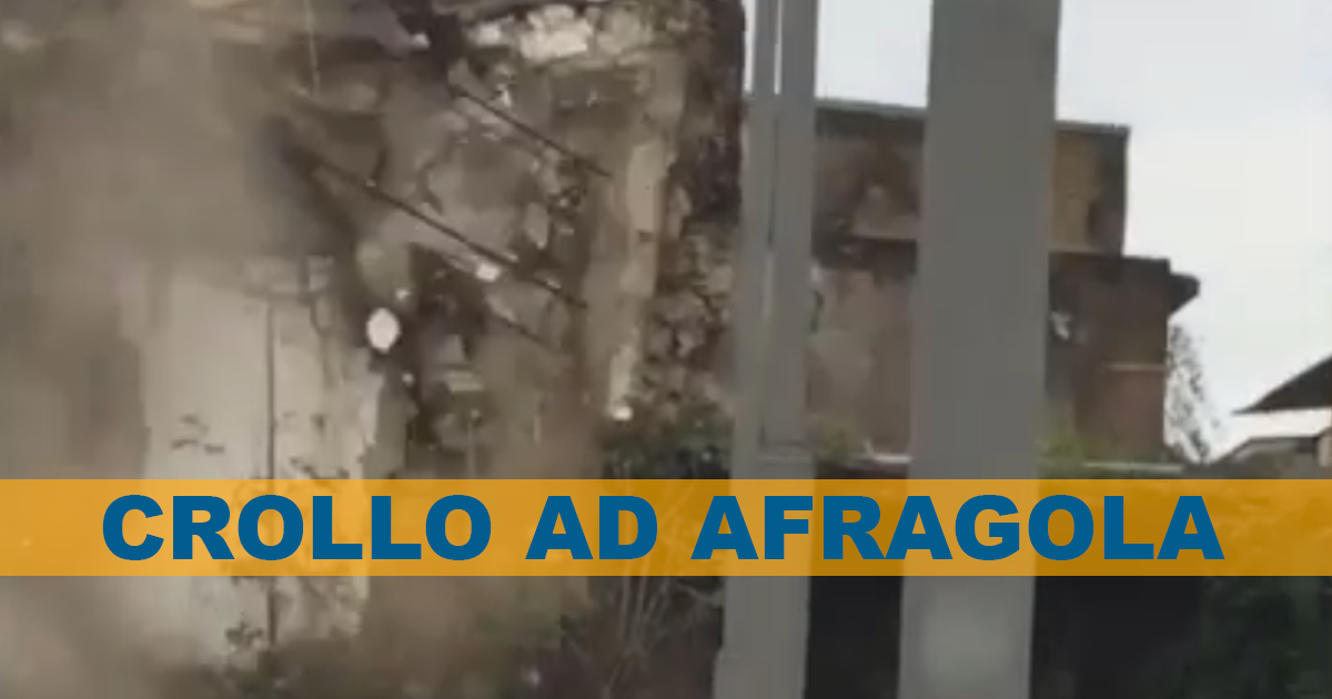 Afragola: Crolla palazzo in piazza Rosario, sfiorata la tragedia