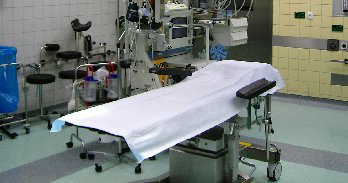 ‘Lucrava’ sui malati di tumore, medico di Napoli agli arresti domiciliari