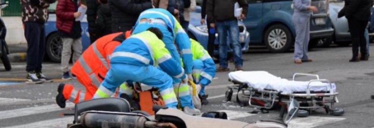 Giugliano: Incidente con lo scooter, giovane finisce in ospedale in codice rosso