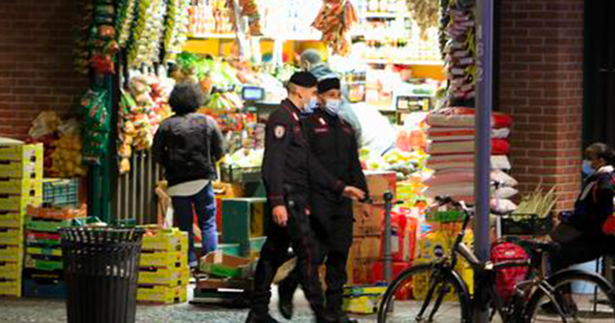 Covid: presidi dei Carabinieri in zone movida Napoli, 16 ragazzi multati