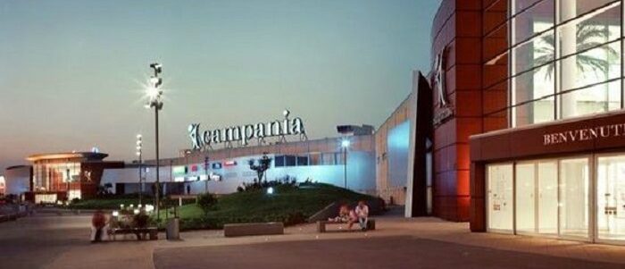 Acquisti con documenti contraffatti presso il Centro Commerciale Campania: arrestato 39enne