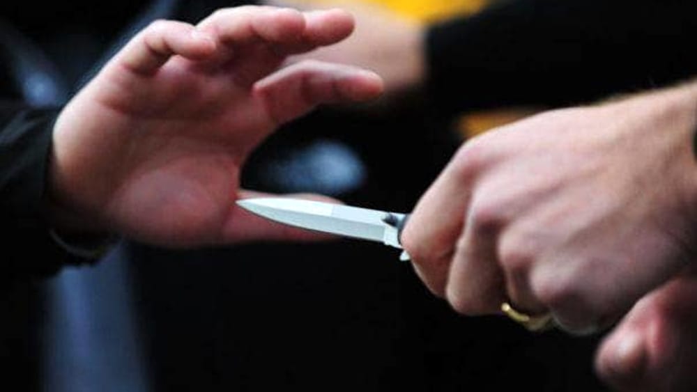 Ennesima rapina a Casoria. Vittima un giovane ragazzo. La mamma: “erano incappucciati e armati di coltello”