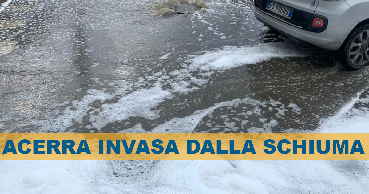 Acerra: strade invase dalla schiuma, l’ira del Sindaco