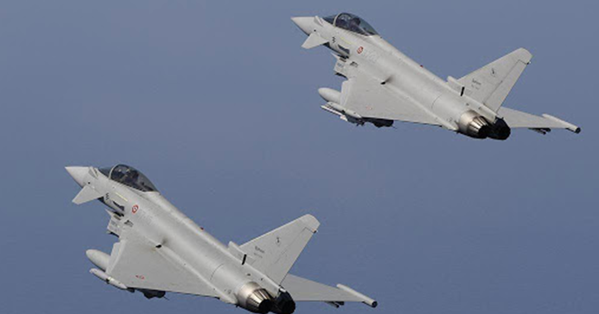 Aerei militari nei cieli dell’area nord di Napoli, esercitazione in corso?