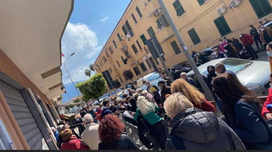 Pomigliano: Assembramenti al centro vaccinale. Scatta la polemica