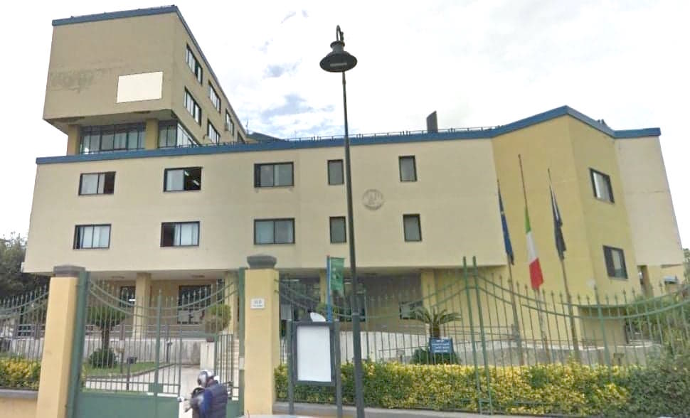 Sant’Antimo: Smantellati i manufatti davanti al Comune