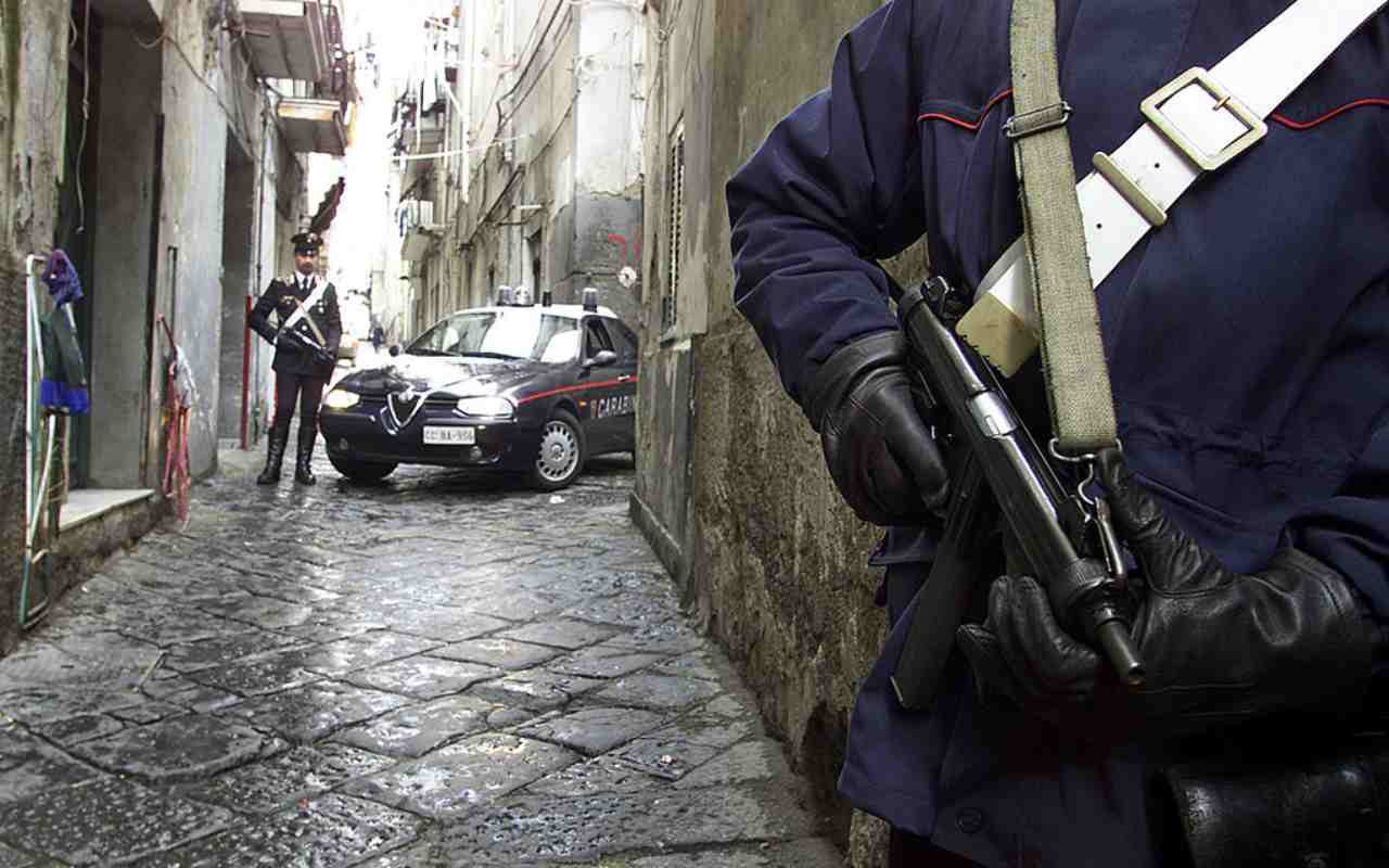 Ferita una donna durante una stesa, sale la tensione tra i clan