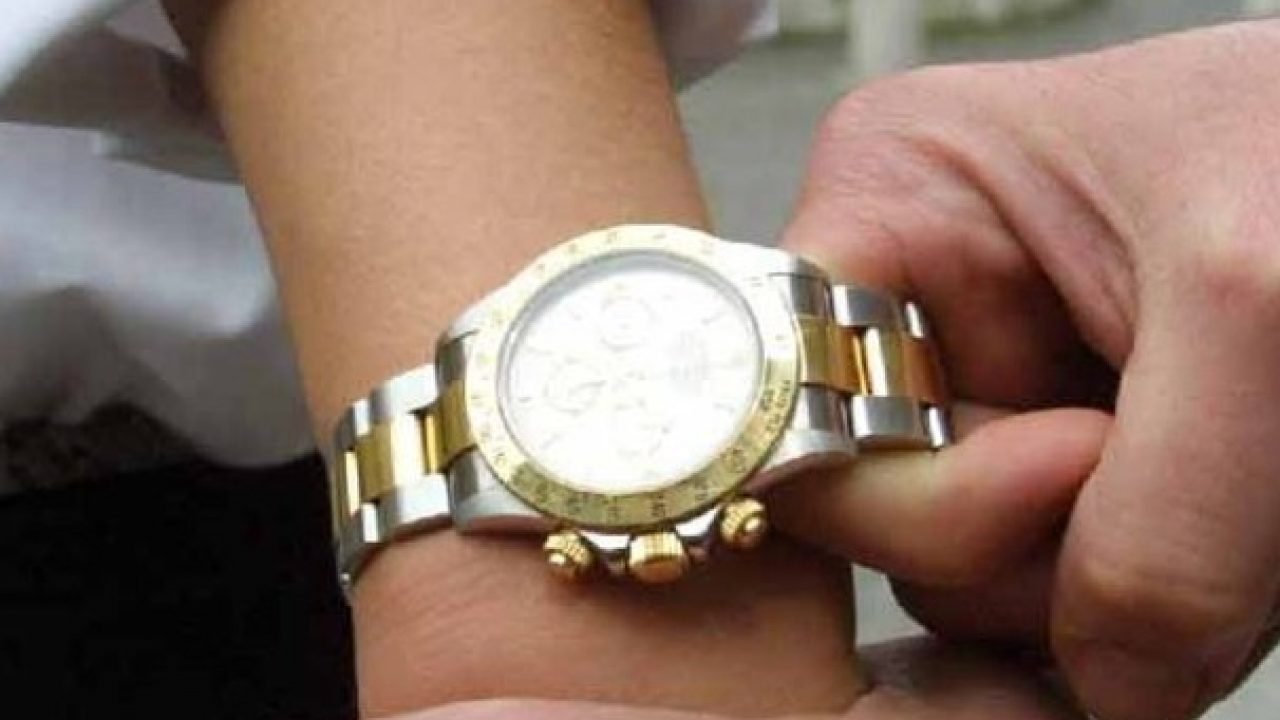 Acerra: Deruba un pensionato, all’interrogatorio ammette il furto