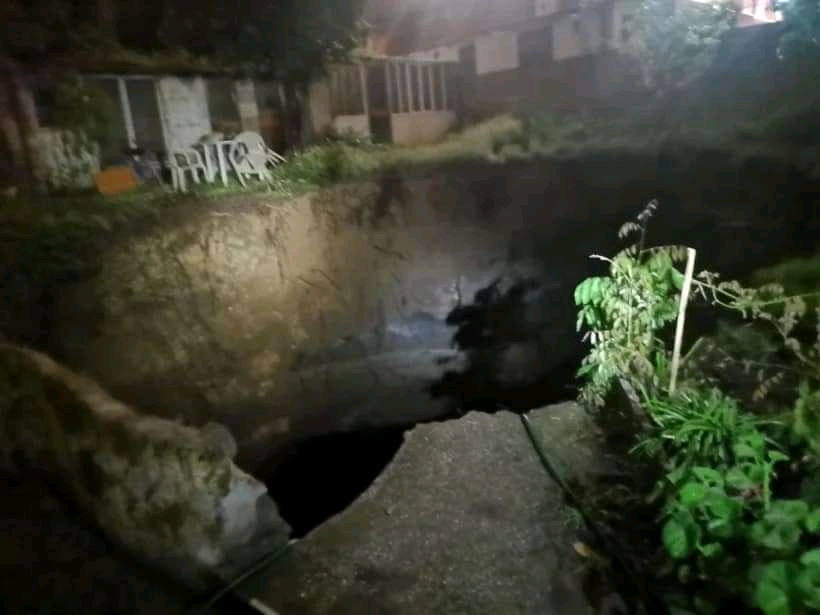 Enorme voragine nel rione Sanità, sgomberate 10 famiglie