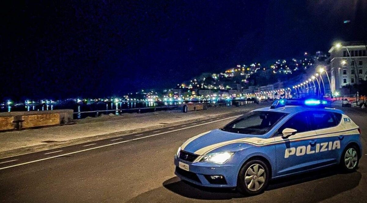 Rapine ai giovani sul lungomare, due arresti