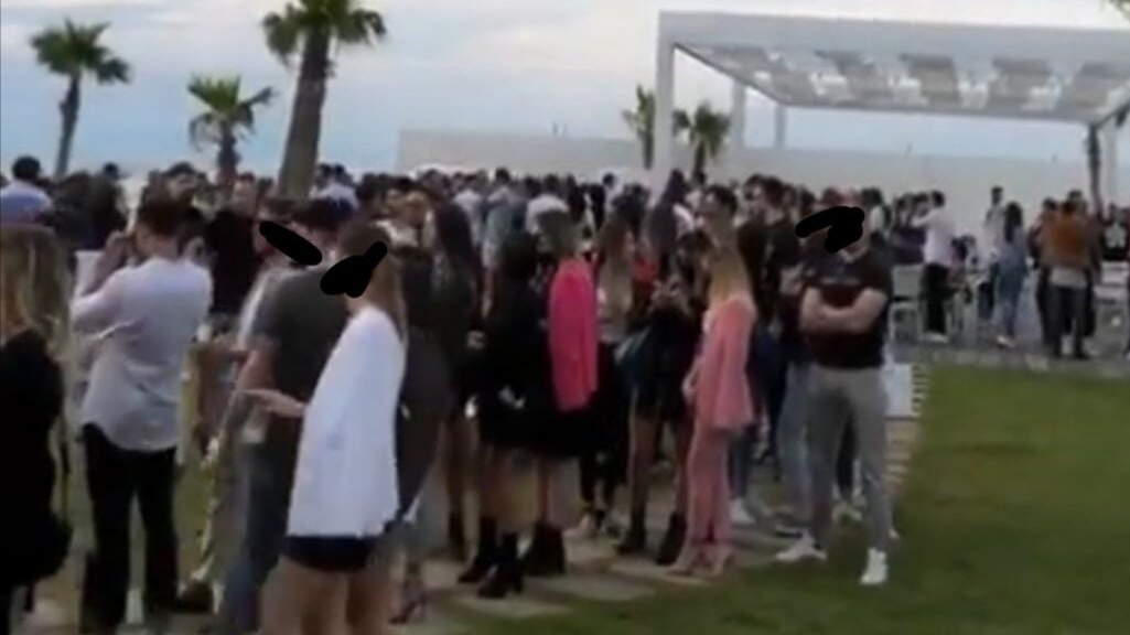 Licola: Aperitivo con 150 giovani senza mascherine, arrivano i Carabinieri