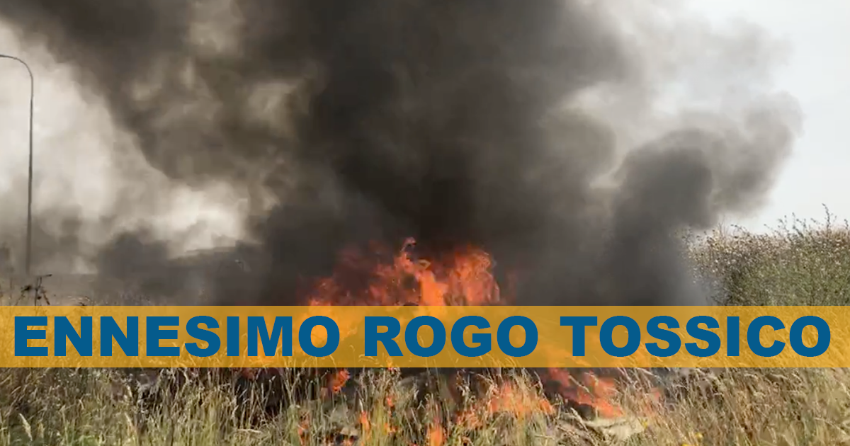 Incendio tra Afragola e Caivano, nei pressi del campo rom