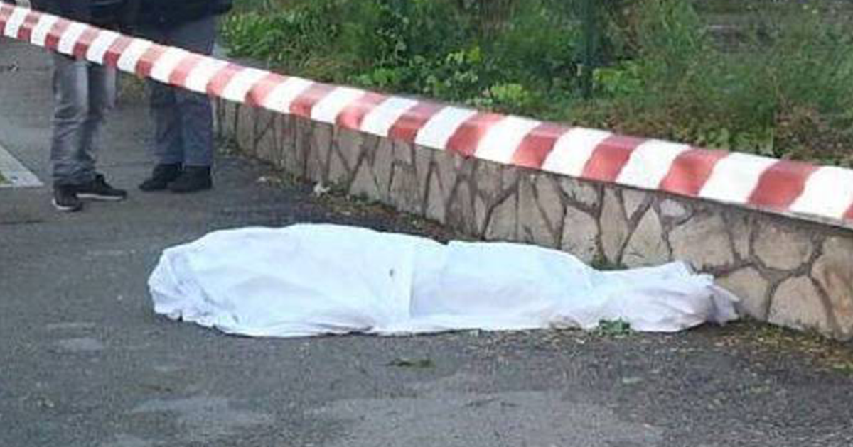 Ragazza di 29 anni si lancia dall’ottavo piano, shock nel vesuviano