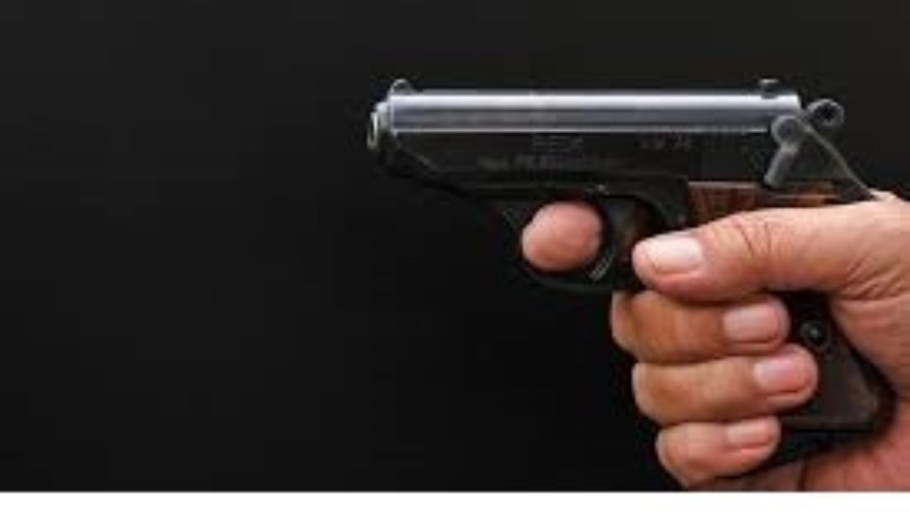 Casoria: Litiga con la compagna e fa fuoco con una pistola, denunciato un 62enne