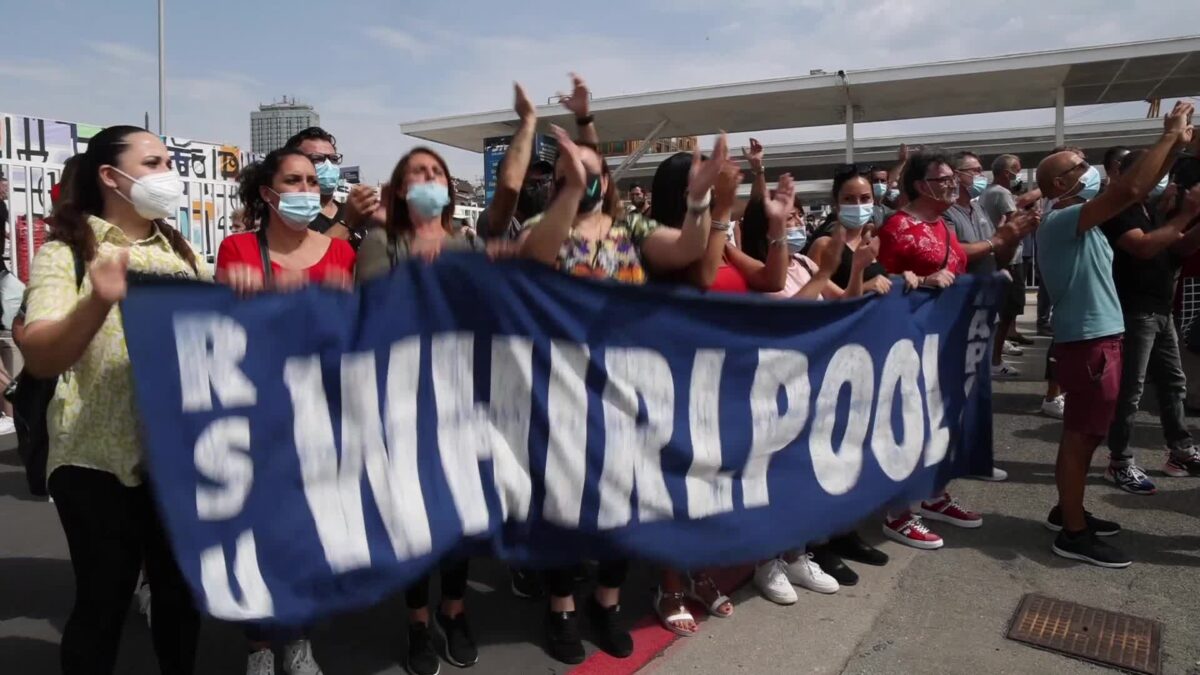 Whirlpool conferma i licenziamenti, fallita la trattativa con i sindacati