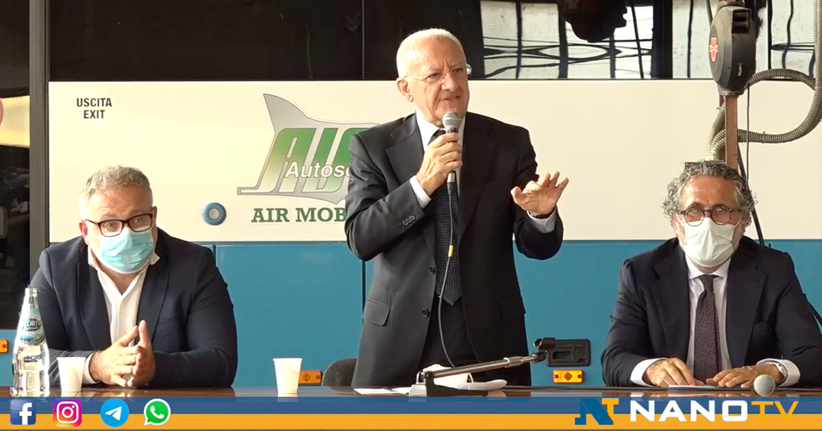 De Luca: “Chi non è vaccinato, non lavorerà!”