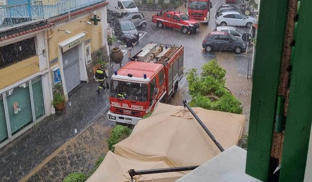 Bomba d’acqua in costiera Amalfitana: fiumi di fango, ci sono danni