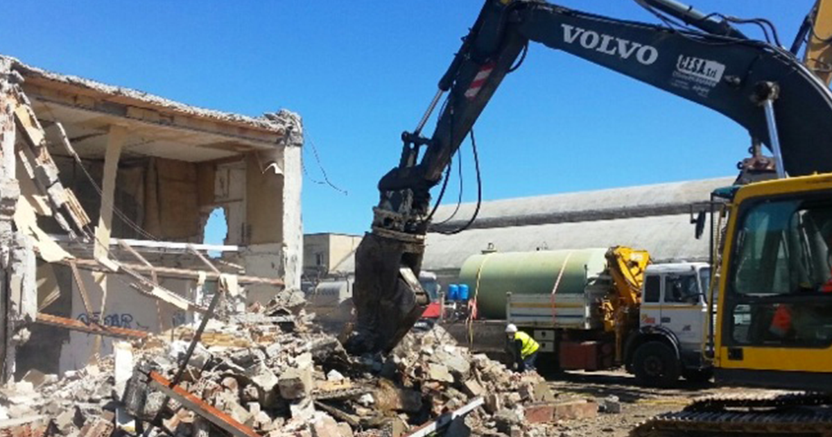 Case abusive: chiesto il rinvio delle demolizioni