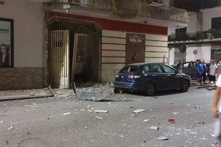 Bomba ad Afragola: “La Battaglia di Andrea” corre in soccorso della famiglia dell’imprenditore colpito