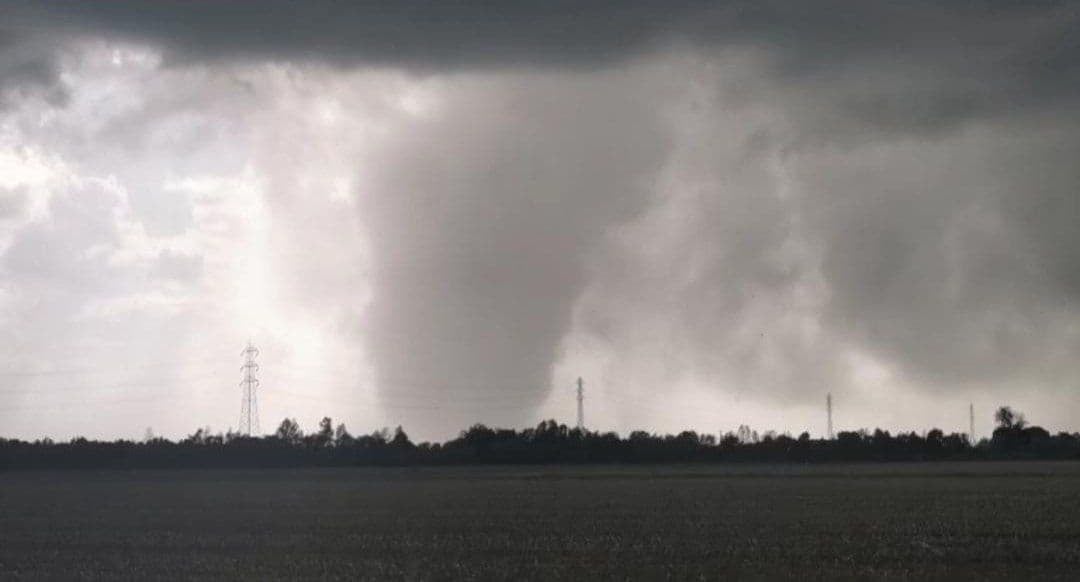 Lombardia nella morsa del maltempo: almeno cinque tornado hanno toccato terra