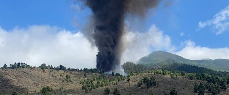 Si risveglia il vulcano Cumbre Vieja, eruzione alle isole Canarie