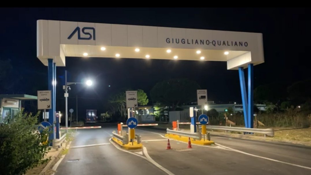 Puzza tremenda e aria irrespirabile, ennesima notte infernale nell’area giuglianese, cittadini esasperati