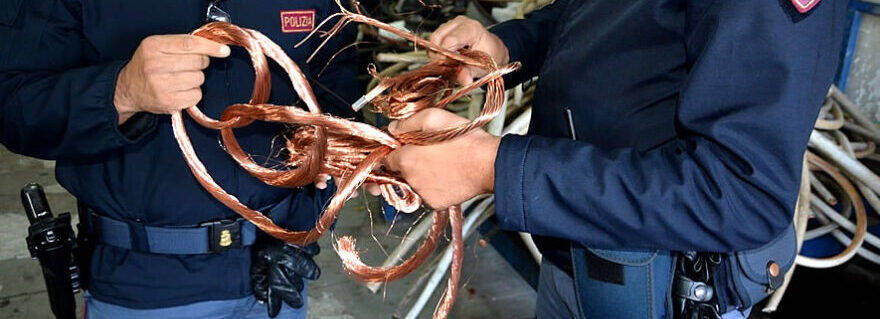 Acerra: rubano rame dalla rete ferroviaria, arrestati due uomini del posto