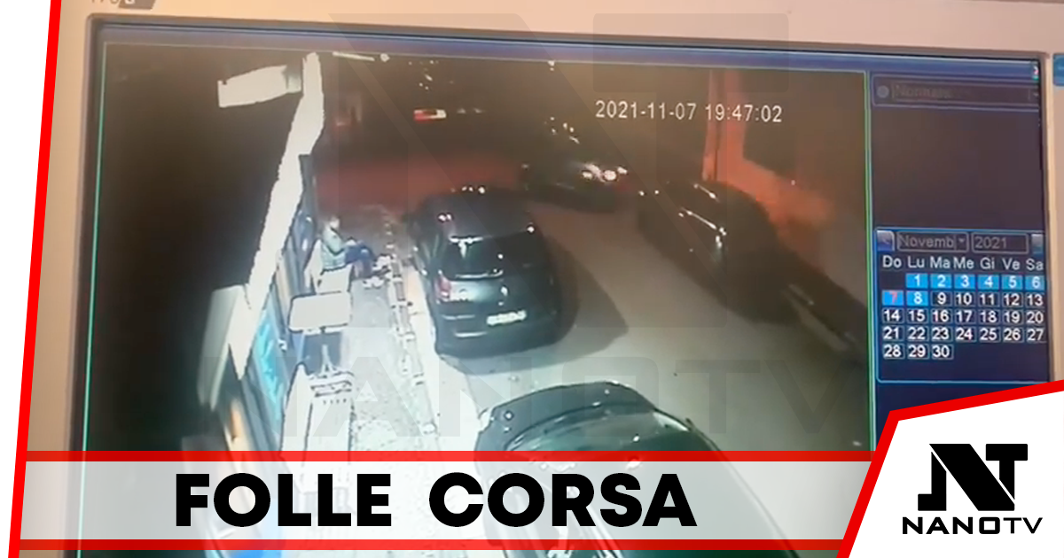Cardito: folle corsa tra le strade cittadine, distrutta auto in sosta