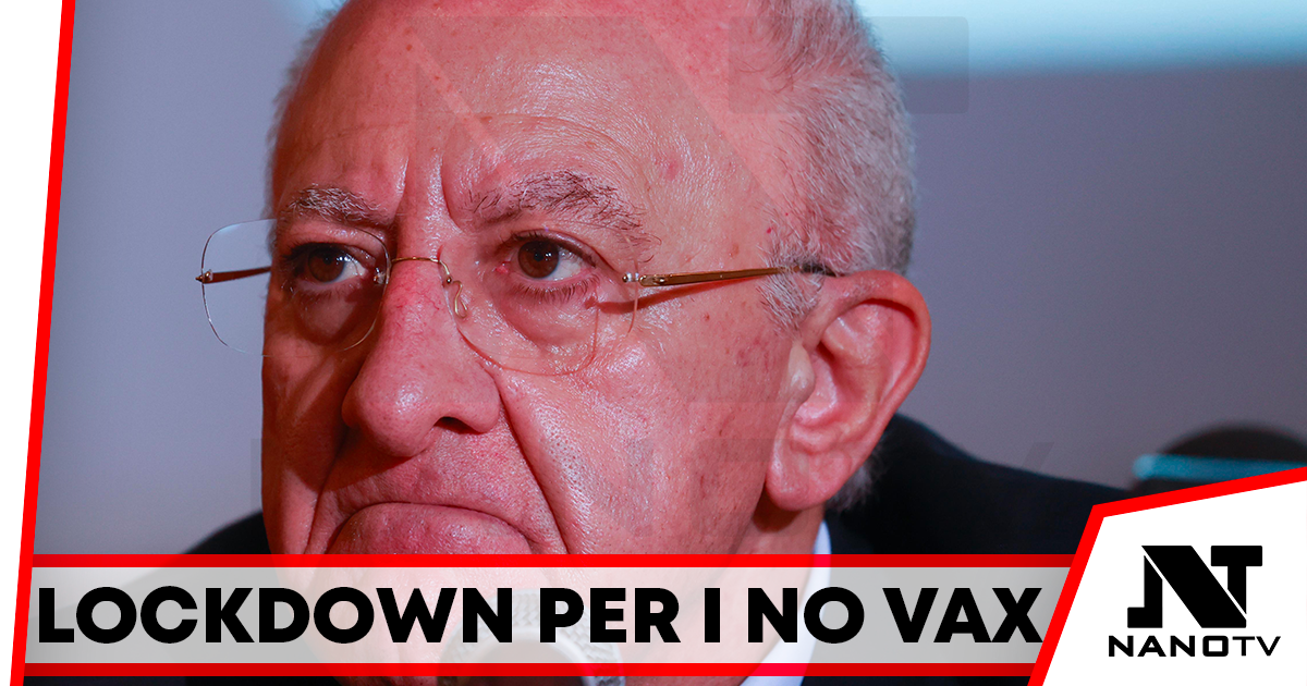 De Luca attacca i no vax: “Sì al lockdown per i non vaccinati. Poi ci resta il lanciafiamme…”
