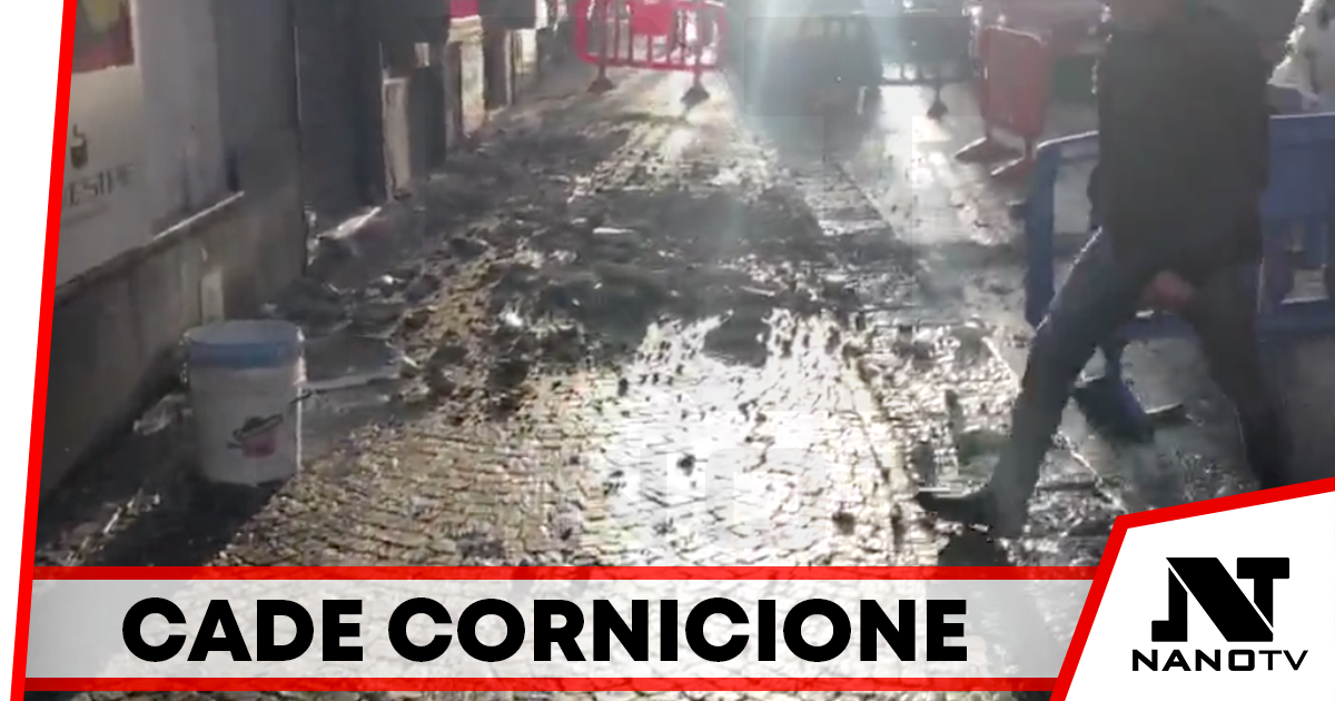 Frattamaggiore: cade cornicione in Vittorio Emanuele