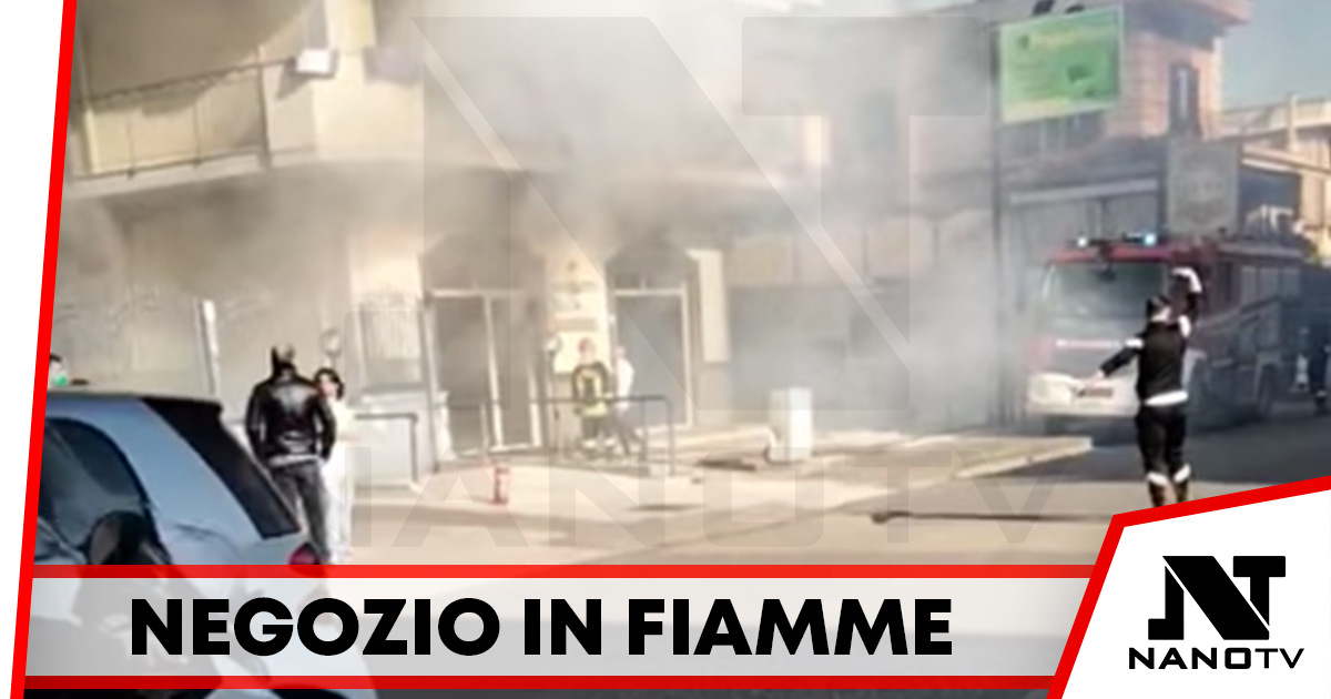 Giugliano: paura in via Colonne, in fiamme negozio di arredamenti