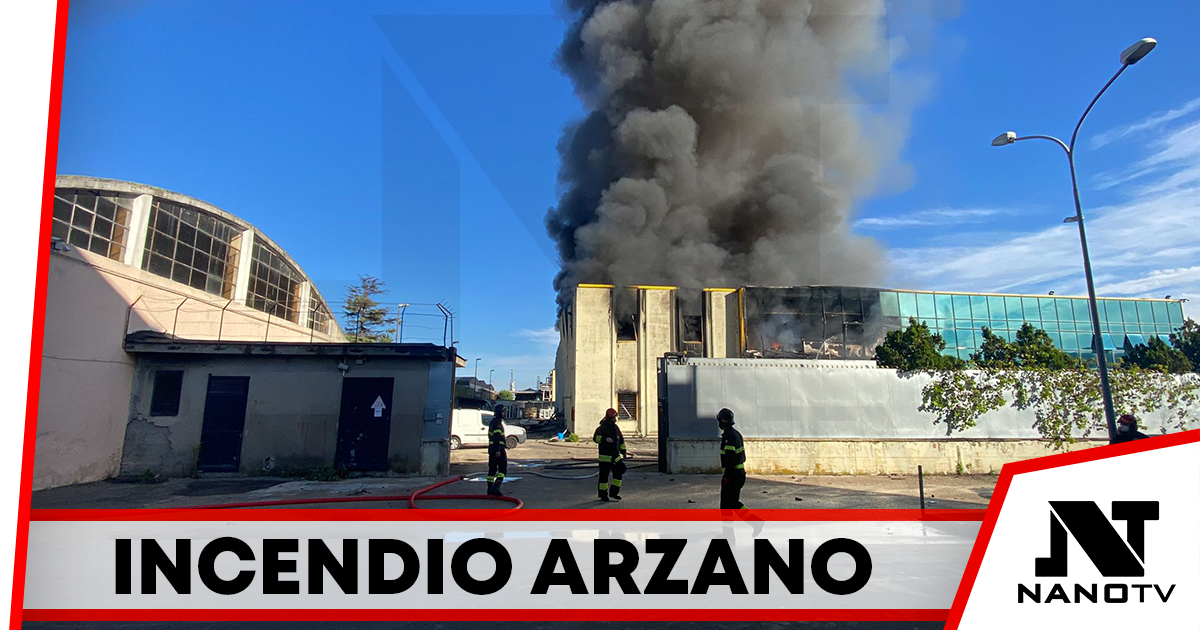 Incendio Arzano: in fiamme deposito, le autorità invitano i cittadini a chiudere le finestre
