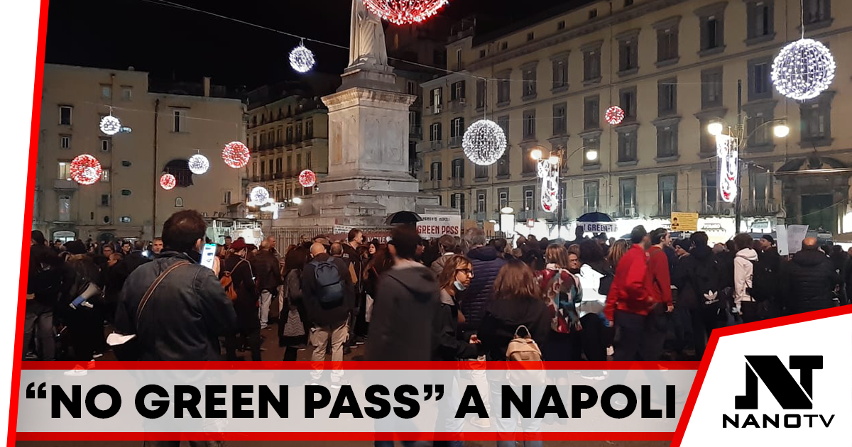 Tensione alla manifestazione NoGreenPass a Napoli
