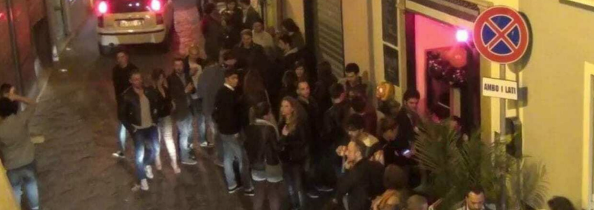 Aversa: movida violenta, rissa tra bande di Giugliano e Sant’Antimo. Ragazzino accusato di tentato omicidio