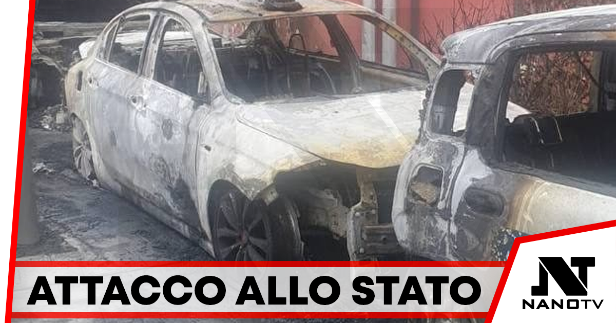 Pomigliano: raid incendiario contro la Polizia Locale, distrutte tre auto