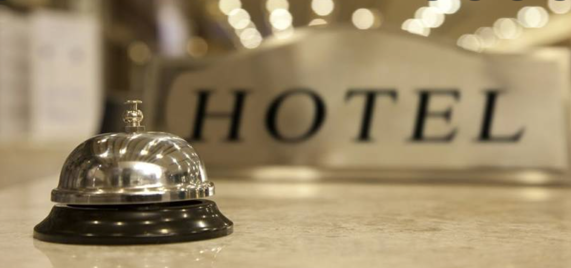 Coppia di fidanzati in quarantena si incontrano in albergo: denunciati