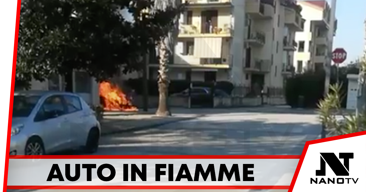 Acerra: auto in fiamme vicino Parco 900