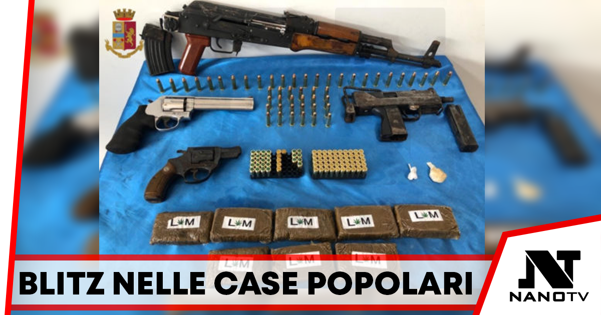 Pianura: trovati kalashnikov, mitragliatrice, pistole e droga in due condomini